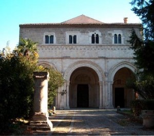 Abbazia San Clemente Castiglione a Casauria Pescara 300x266 ABBAZIA DI SAN CLEMENTE A CASAURIA: LA BELLEZZA RITROVATA