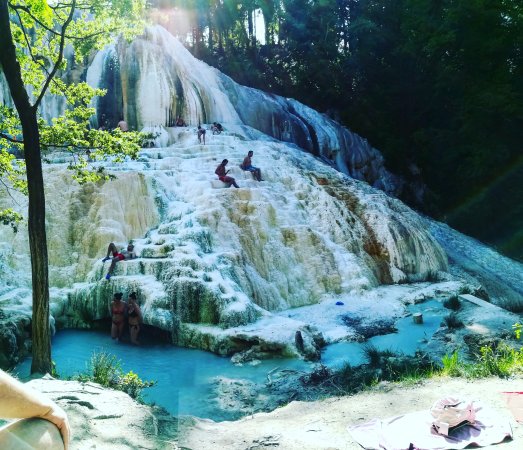 Bagni San Filippo, le terme gratuite della Toscana - Emozioni In Viaggio Bagni San Filippo, le terme gratuite della Toscana - Emozioni In Viaggio